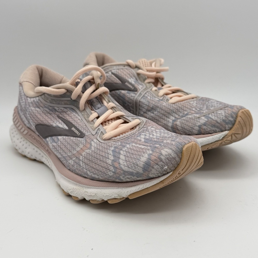 Brooks Adrenaline GTS 20 Womens 8 B Running Shoes Gray Pink Gum 1202961B640